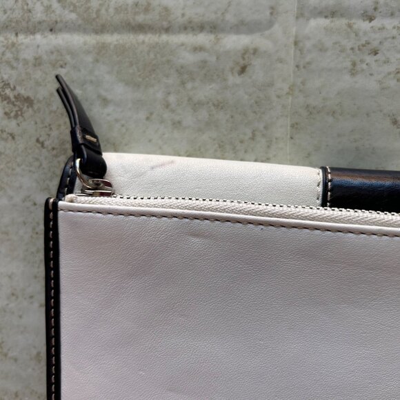 Vintage Coach White & Black Leather Wallet With Zip Compartment - Picture 5 of 10